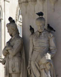 Estatuas y palomas